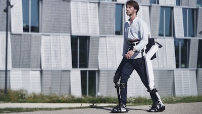 The Autonomyo exoskeleton is an active walking aid that supports the weakened muscles and enables an intuitive sequence of movements that mimics the natural sequence.