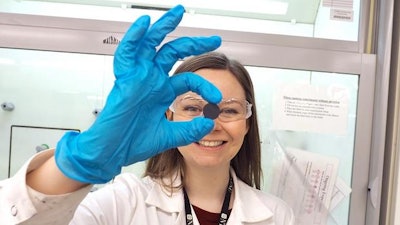 Frida Hemstad Danmo with a material that seems promising for producing oxygen cheaply.