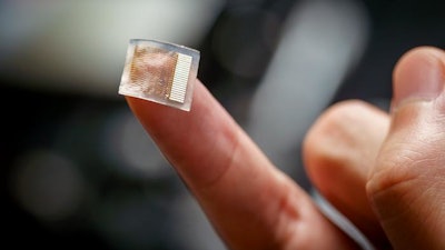 This small, stretchy skin patch uses ultrasound to continuously monitor blood pressure deep inside the body. A comprehensive clinical validation on 117 subjects, including patients in the intensive care unit, has demonstrated its potential as a simpler and more reliable alternative to current clinical methods for monitoring blood pressure.