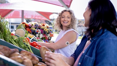 Dexcom Stelo Photography Pred Errands Friends Talking 11 600x450 491dfb2