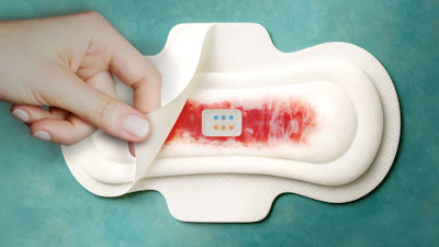 Colour changes on the sanitary towel can be interpreted by eye or photographed with a smartphone and evaluated directly in the app. The prototype has a dot with a control dot on the test strip for each biomarker.