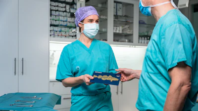 Surgi Close Packaging Small Handover Large