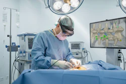 Dr. Poulter utilizing the nextgen SyncAR Spine for a minimally invasive TLIF.