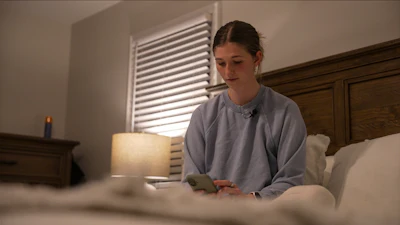 Middle school teacher Kate Stoye checks her sleep score on her phone, Wednesday, Jan. 7, 2026, in Hiram, Ga
