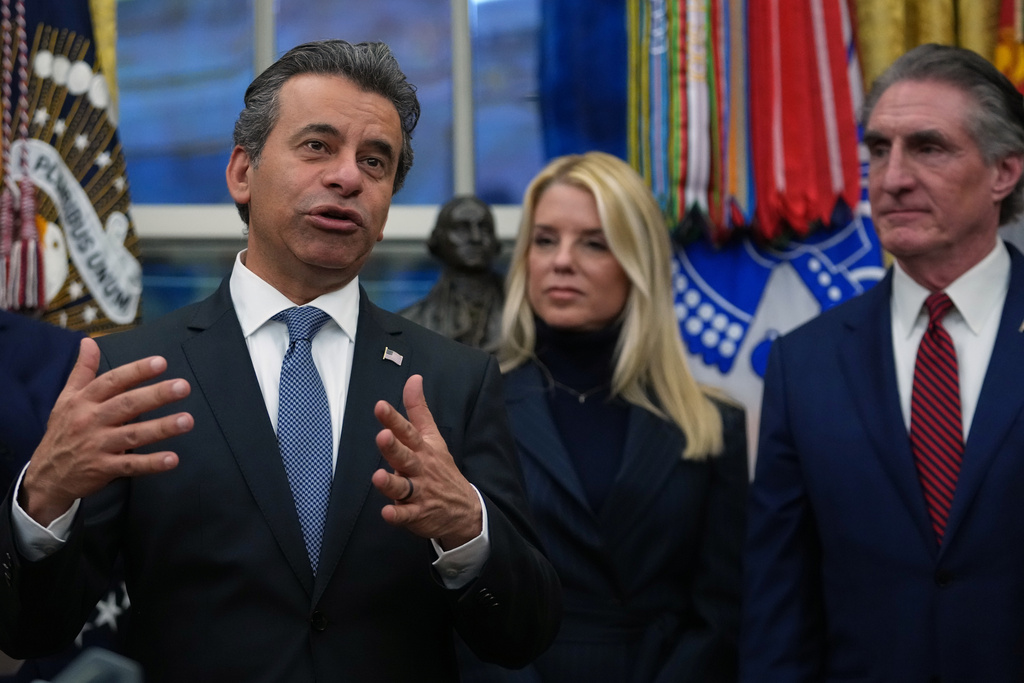 Dr. Marty Makary, commissioner of the Food and Drug Administration speaks at an event on addiction recovery in the Oval Office of the White House, Thursday, Jan. 29, 2026, in Washington, as Attorney General Pam Bondi and Interior Secretary Doug Burgum listen.