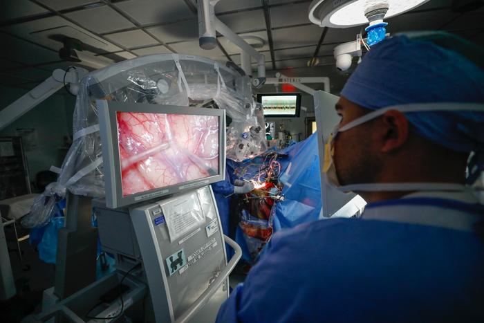 Taylor Furst, MD, observes a brain mapping procedure in progress at the University of Rochester&rsquo;s Strong Memorial Hospital.