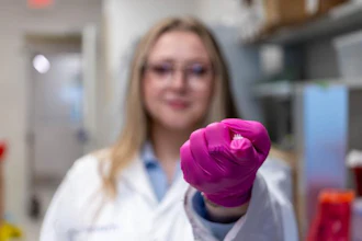 Elizabeth Kelleyholding a cytokine-secreting patch.