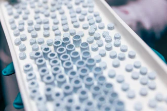 3D-printed scaffolds that mimic the chemical composition and architecture of natural bone tissue.