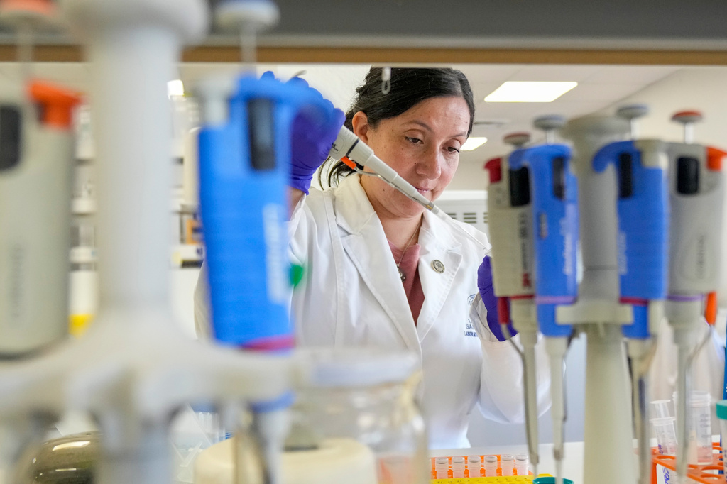 Mar&iacute;a In&eacute;s Barr&iacute;a, a virologist at the Universidad San Sebasti&aacute;n, works at the university, in Santiago, Chile, Wednesday, May 20, 2026.