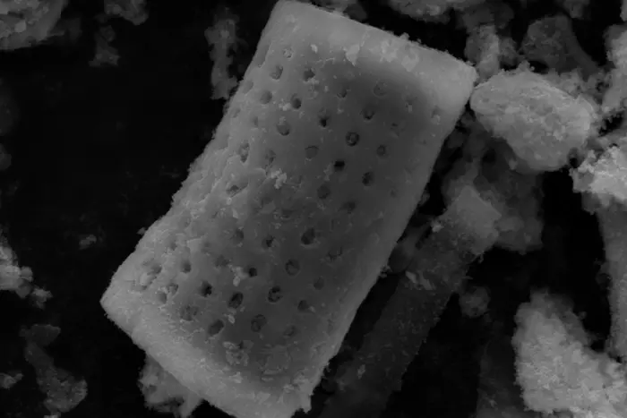 Cylindrical microparticles with a catalytic coating release tiny oxygen bubbles that coalesce and burst to disrupt stubborn biofilms on contaminated surgical instruments and infected wounds.