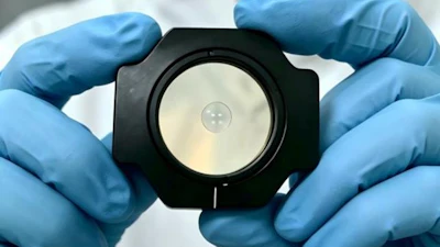 Researchers designed and fabricated an ultrathin lens that uses tiny microstructures to focus light into an optical needle.