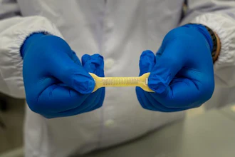 The substrate can adhere firmly to commonly used serpentine metal circuits without additional adhesives or polymeric fixing layers. It withstands stretching without delamination or detachment.