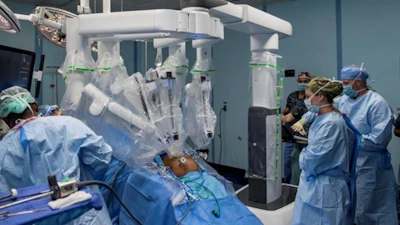 A comparison of patient outcomes after robotic and laparoscopic gastrectomy in Japan has found that robotic gastrectomy is associated with fewer complications, lower blood loss, lower risk of infections, and shorter hospital stay. Future advancements and better training for surgeons will produce better outcomes for patients with gastric cancer.