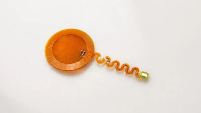 The wireless implantable flexible microsystem developed in this study to enable localized light delivery for photodynamic therapy.