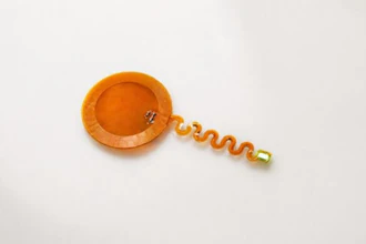 The wireless implantable flexible microsystem developed in this study to enable localized light delivery for photodynamic therapy.